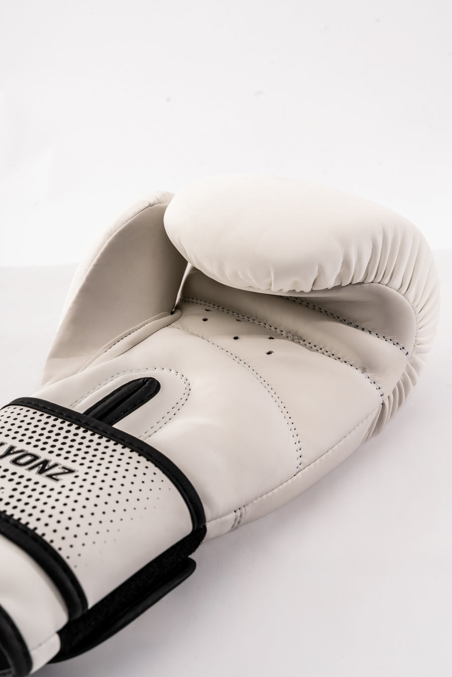 Lyonz Boxhandschuhe - White Edition